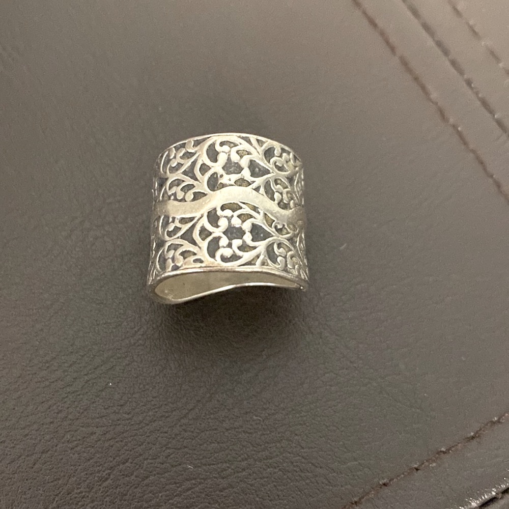 Silpada.925 Sterling Silver ring